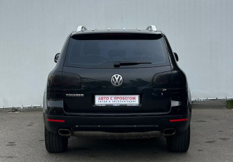 Подержанный автомобиль Volkswagen Touareg 2007 года (6 фото)