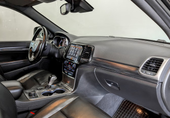 Подержанный автомобиль Jeep Grand Cherokee 2021 года (11 фото)