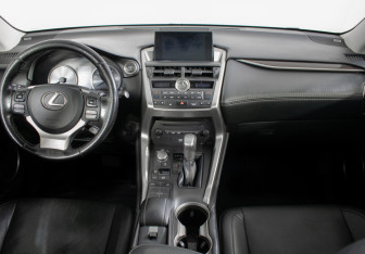 Подержанный автомобиль Lexus NX 2015 года (11 фото)