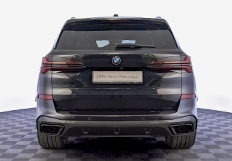 Подержанный автомобиль BMW X5 2023 года (6 фото)