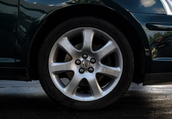 Подержанный автомобиль Toyota Avensis Sedan 2004 года (19 фото)