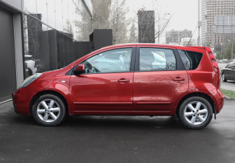 Подержанный автомобиль Nissan Note 2007 года (4 фото)