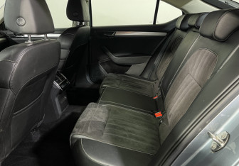 Подержанный автомобиль Skoda Superb Liftback 2021 года (10 фото)