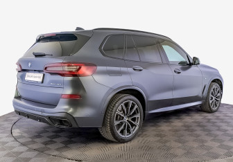Подержанный автомобиль BMW X5 2021 года (5 фото)