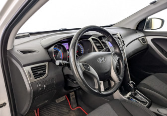 Подержанный автомобиль Hyundai i30 Hatchback 2012 года (16 фото)