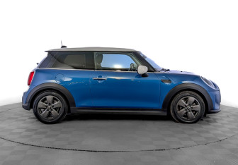 Подержанный автомобиль MINI Hatch 2021 года (4 фото)