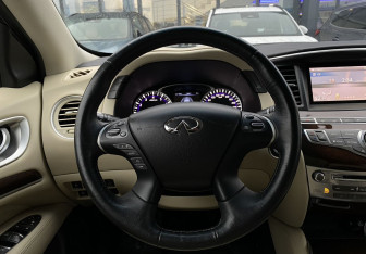 Подержанный автомобиль Infiniti QX60 2018 года (15 фото)