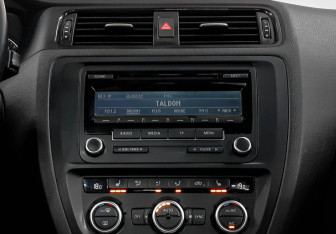 Подержанный автомобиль Volkswagen Jetta Sedan 2012 года (12 фото)