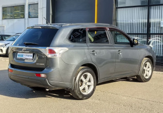 Подержанный автомобиль Mitsubishi Outlander 2014 года (5 фото)