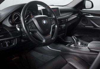 Подержанный автомобиль BMW X6 2016 года (14 фото)
