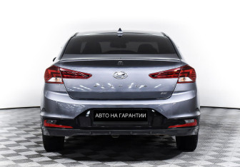 Подержанный автомобиль Hyundai Elantra Sedan 2019 года (6 фото)