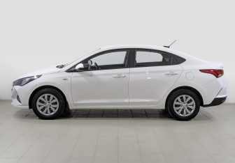 Подержанный автомобиль Hyundai Solaris Sedan 2022 года (8 фото)