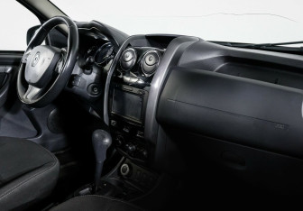 Подержанный автомобиль Renault Duster 2015 года (7 фото)