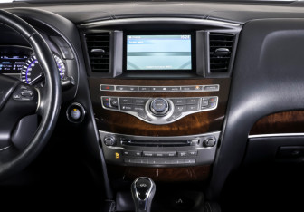 Подержанный автомобиль Infiniti QX60 2016 года (16 фото)