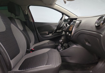 Подержанный автомобиль Renault Kaptur 2019 года (10 фото)