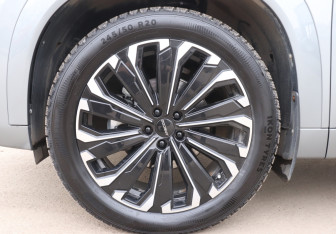 Подержанный автомобиль Jaecoo J8 2024 года (23 фото)