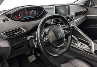 Подержанный автомобиль Peugeot 5008 Suv 2018 года (15 фото)