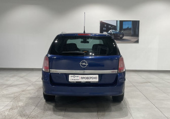 Подержанный автомобиль Opel Astra Wagon 2011 года (6 фото)