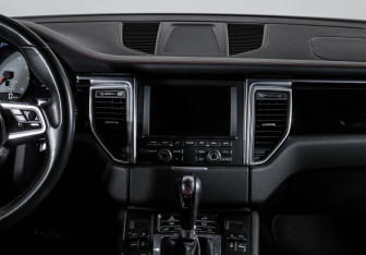 Подержанный автомобиль Porsche Macan 2015 года (13 фото)