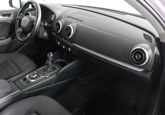 Подержанный автомобиль Audi A3 Sedan 2013 года (10 фото)