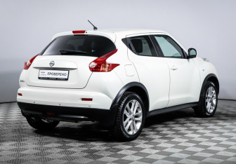 Подержанный автомобиль Nissan Juke 2011 года (5 фото)