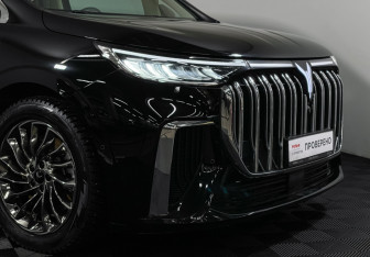 Подержанный автомобиль Voyah Dream 2022 года (25 фото)