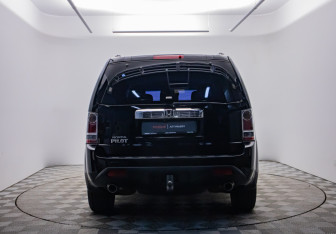 Подержанный автомобиль Honda Pilot 2012 года (6 фото)