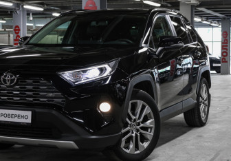 Подержанный автомобиль Toyota RAV4 2021 года (22 фото)