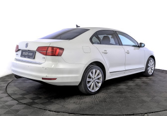 Подержанный автомобиль Volkswagen Jetta Sedan 2017 года (5 фото)