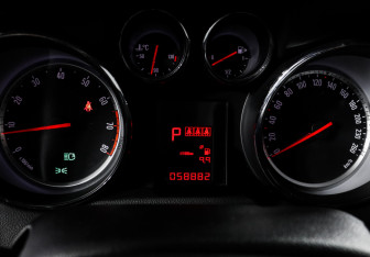 Подержанный автомобиль Opel Mokka 2015 года (11 фото)