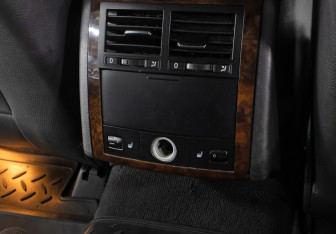 Подержанный автомобиль Volkswagen Touareg 2009 года (17 фото)