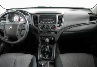 Подержанный автомобиль Mitsubishi L200 2021 года (11 фото)
