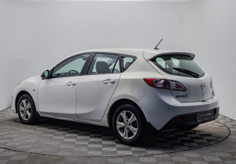 Подержанный автомобиль Mazda 3 Hatchback 2009 года (3 фото)