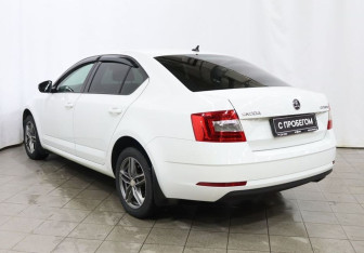 Подержанный автомобиль Skoda Octavia Liftback 2019 года (6 фото)