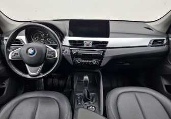 Подержанный автомобиль BMW X1 2015 года (12 фото)