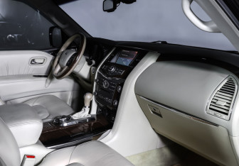 Подержанный автомобиль Infiniti QX56 2012 года (11 фото)