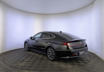 Подержанный автомобиль Hyundai Sonata 2021 года (7 фото)