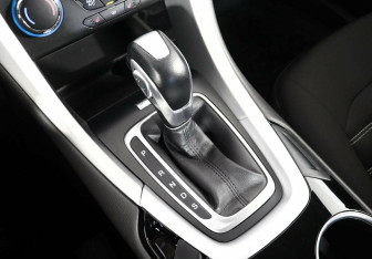 Подержанный автомобиль Ford Mondeo Sedan 2015 года (12 фото)