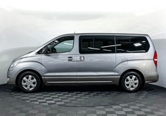 Подержанный автомобиль Hyundai H-1 2015 года (8 фото)
