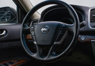 Подержанный автомобиль Nissan Teana 2010 года (15 фото)