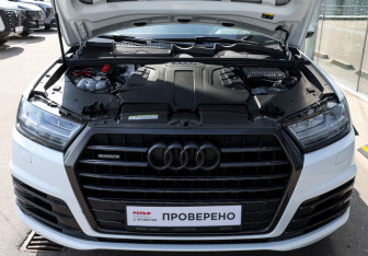 Подержанный автомобиль Audi Q7 2019 года (9 фото)