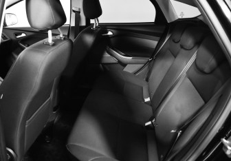 Подержанный автомобиль Ford Focus Hatchback 2018 года (8 фото)