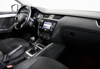Подержанный автомобиль Skoda Octavia Liftback 2013 года (9 фото)
