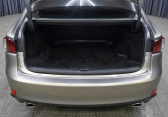 Подержанный автомобиль Lexus IS Sedan 2013 года (10 фото)