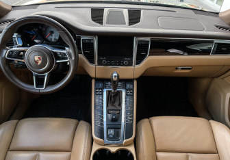 Подержанный автомобиль Porsche Macan 2016 года (12 фото)