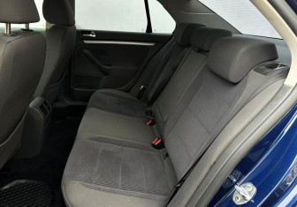 Подержанный автомобиль Volkswagen Jetta Sedan 2007 года (10 фото)