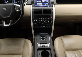 Подержанный автомобиль Land Rover Discovery Sport 2017 года (9 фото)