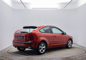 Подержанный автомобиль Ford Focus Hatchback 2007 года (5 фото)