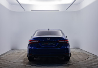 Подержанный автомобиль Toyota Camry Sedan 2021 года (6 фото)