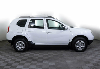 Подержанный автомобиль Renault Duster 2012 года (4 фото)